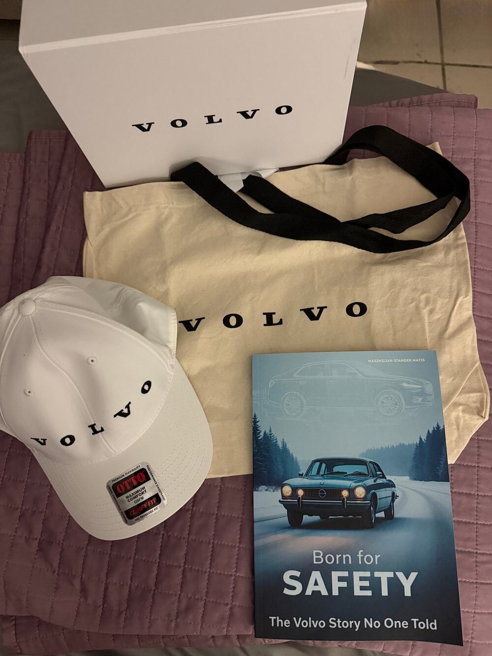 Volvo Enthusiast Collector Gift Set – Book, Logo Cap, Tote & Gift Box